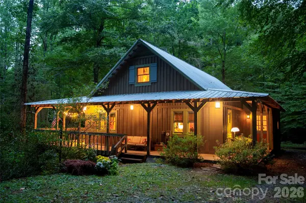 2218 Mountain Page Road, Saluda, NC 28773