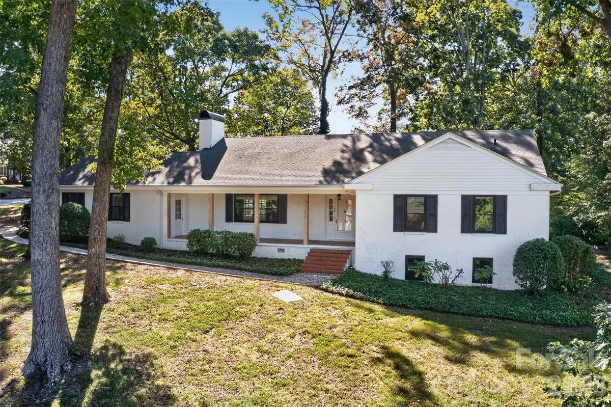 356 7th Avenue Ne, Hickory, NC 28601 - #1