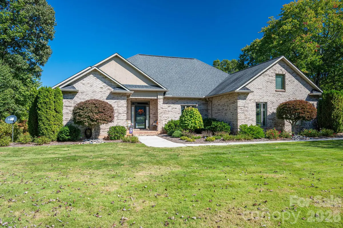 3715 Foxboro Lane Ne, Hickory, NC 28601 - #1