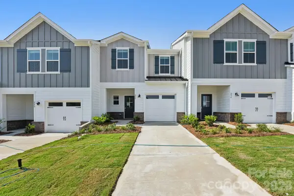 8009 Hidden Springs Trail, Charlotte, NC 28216