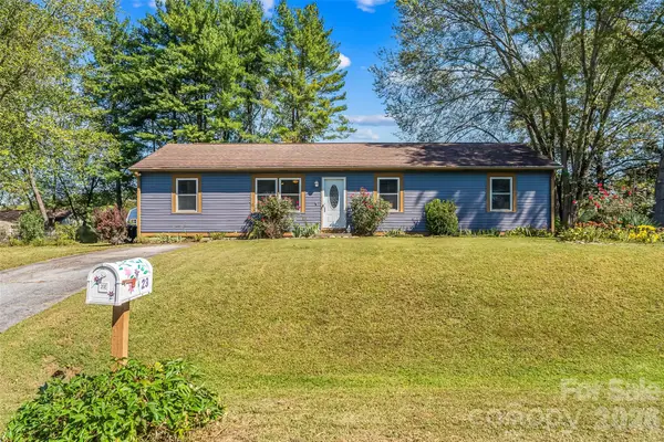 23 E Silverleaf Drive, Hendersonville, NC 28739