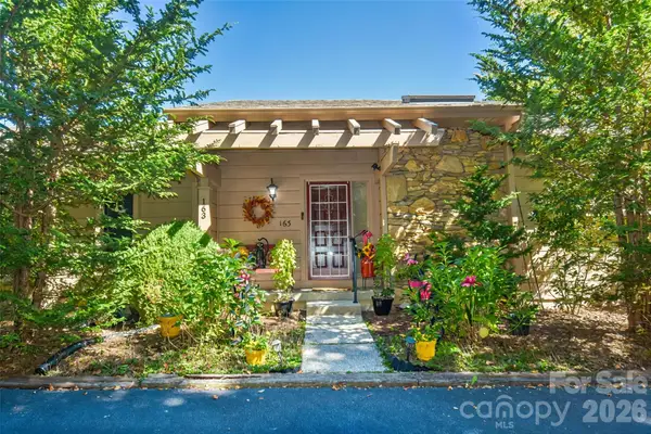 163 Country Ridge Road, Laurel Park, NC 28739