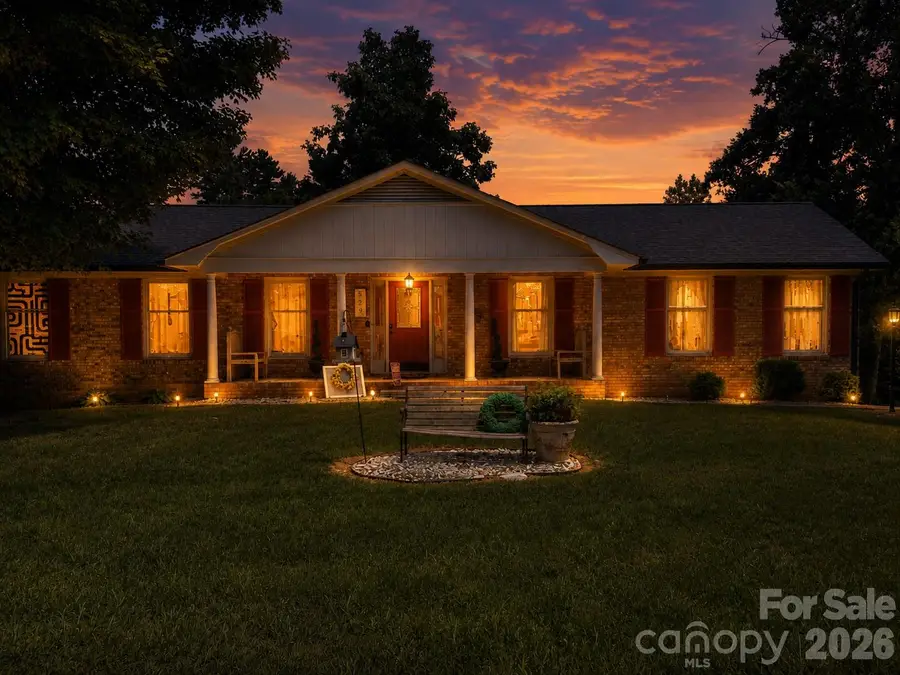 529 Carolina Avenue N, Statesville, NC 28677 - #2