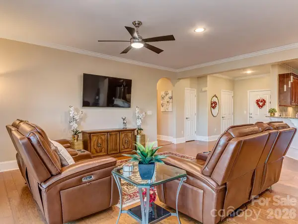 6605 Central Pacific Avenue #302, Charlotte, NC 28210