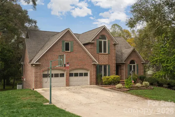 4943 Elmhurst Drive Ne, Hickory, NC 28601