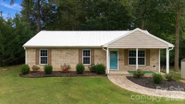 203 Crestview Drive, Thomasville, NC 27360