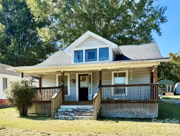 302 33rd Street Sw, Hickory, NC 28602