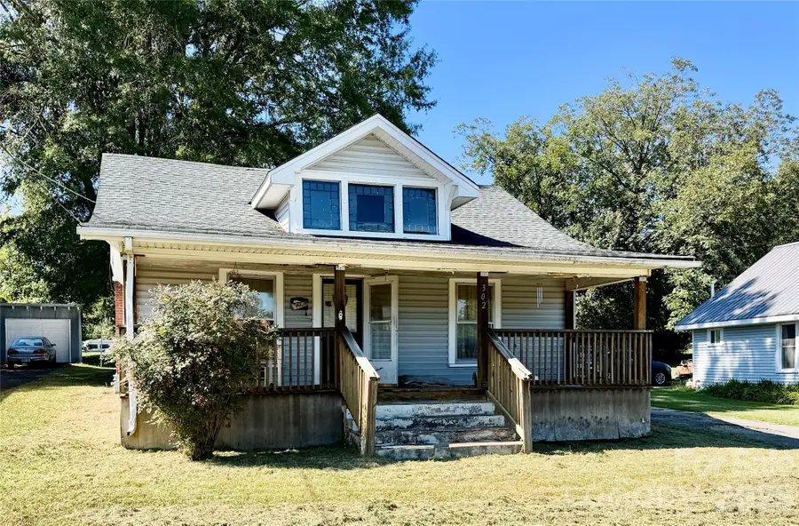 302 33rd Street Sw, Hickory, NC 28602 - #2