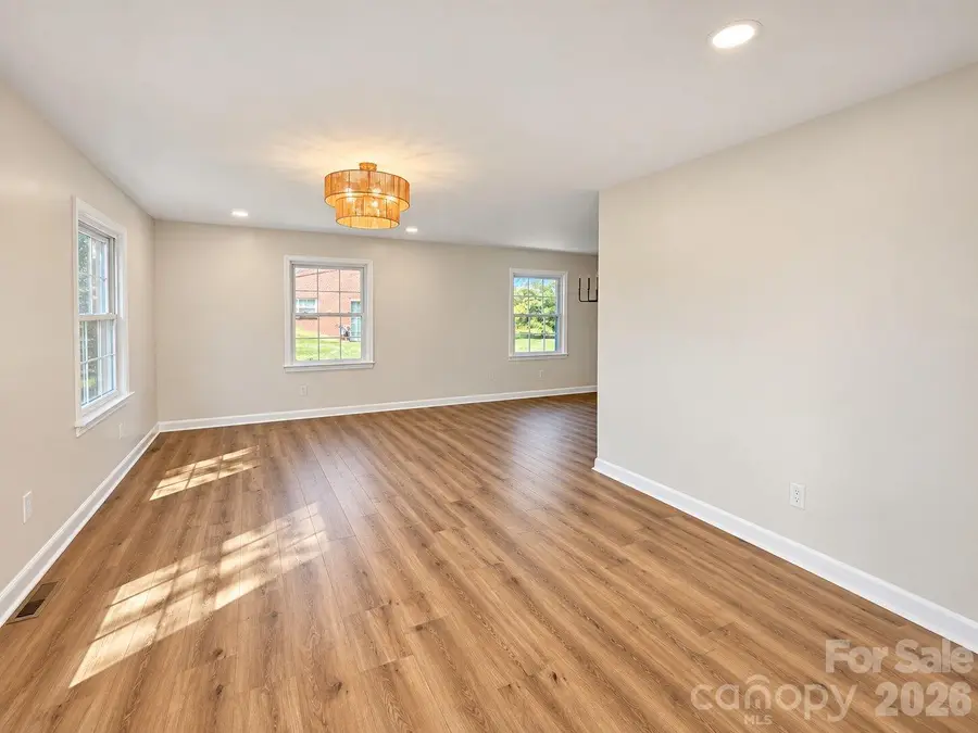 2808 28th Street Ne, Hickory, NC 28601 - #3