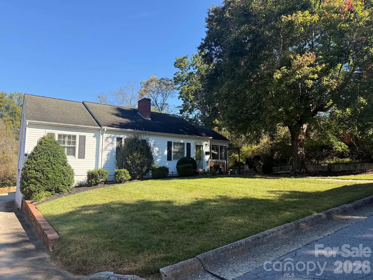 1008 Grove Avenue Sw, Lenoir, NC 28645 - #1