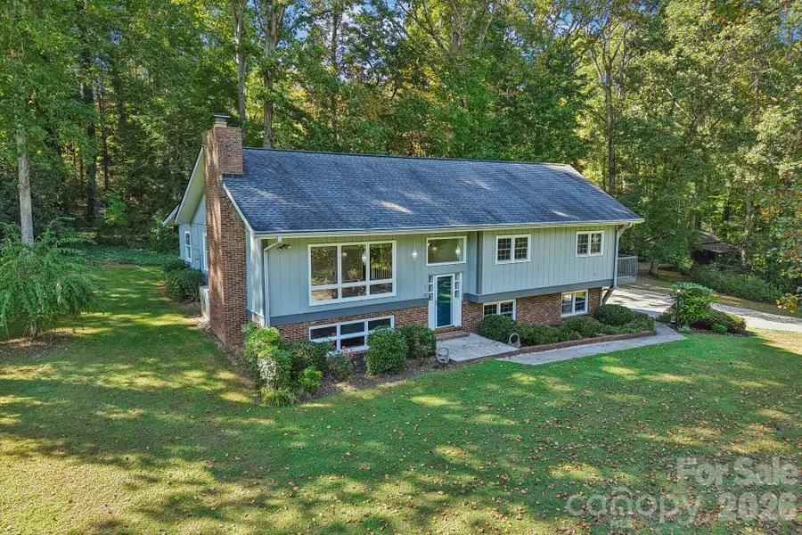 122 W Laurel Lane, Etowah, NC 28729 - #2