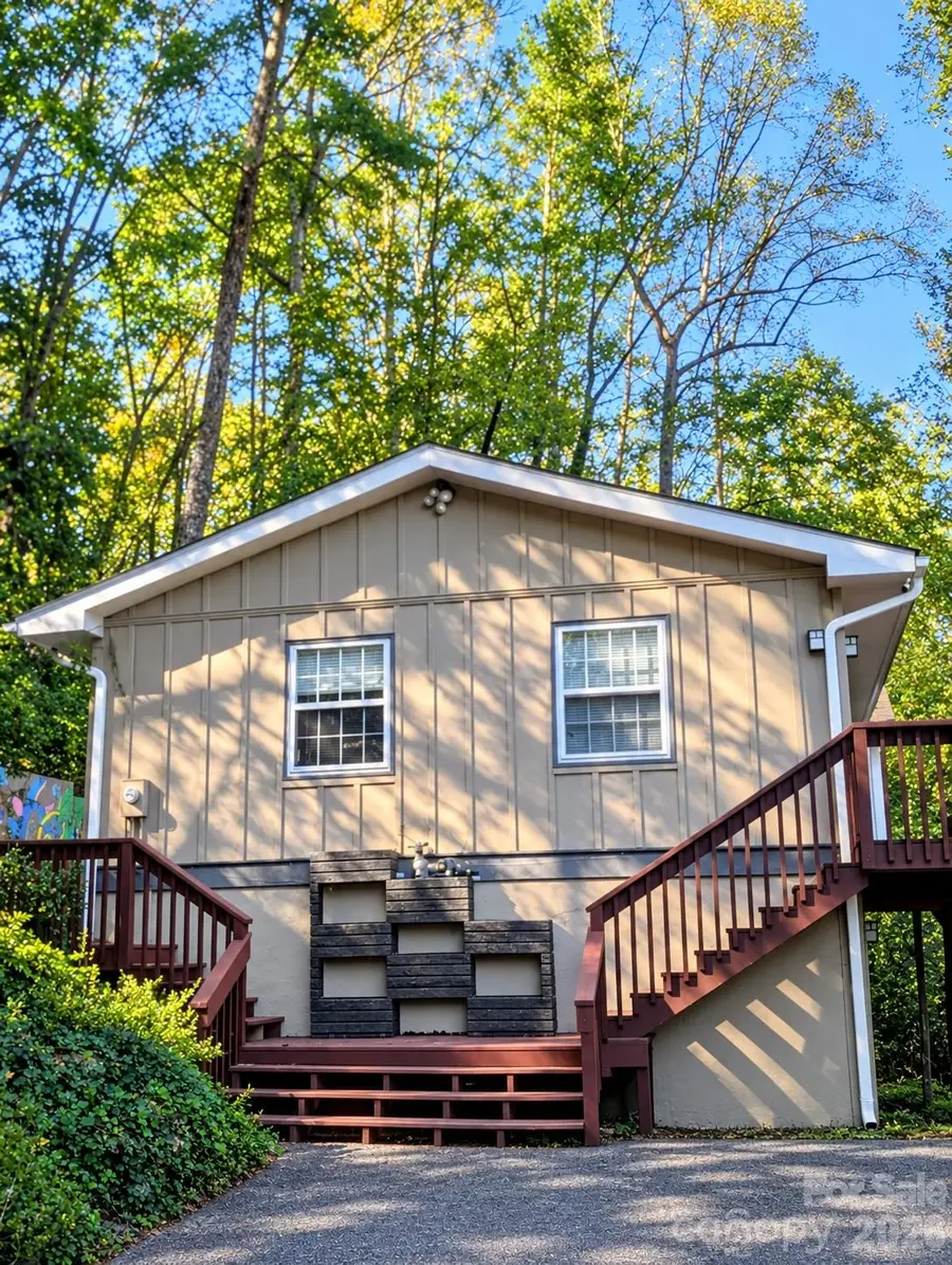 8 Riverbend Drive, Asheville, NC 28805 - #3