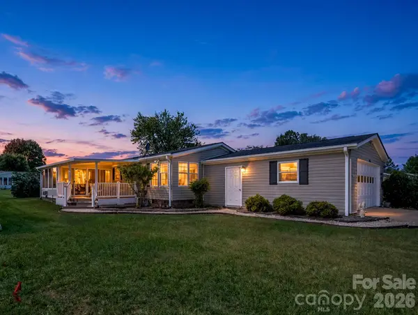 528 Riverwind Drive, Hendersonville, NC 28739