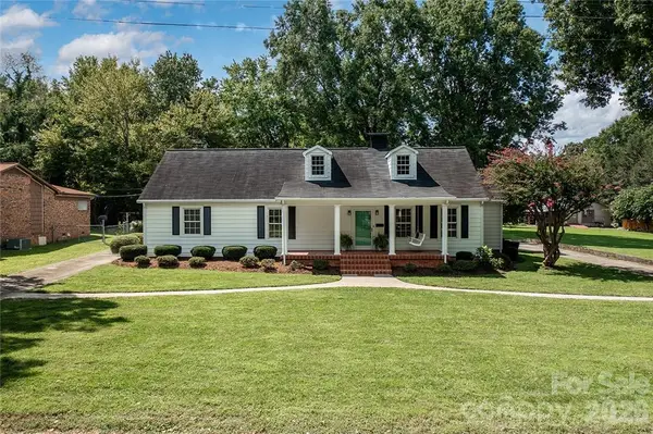 57 19th Avenue Nw, Hickory, NC 28601