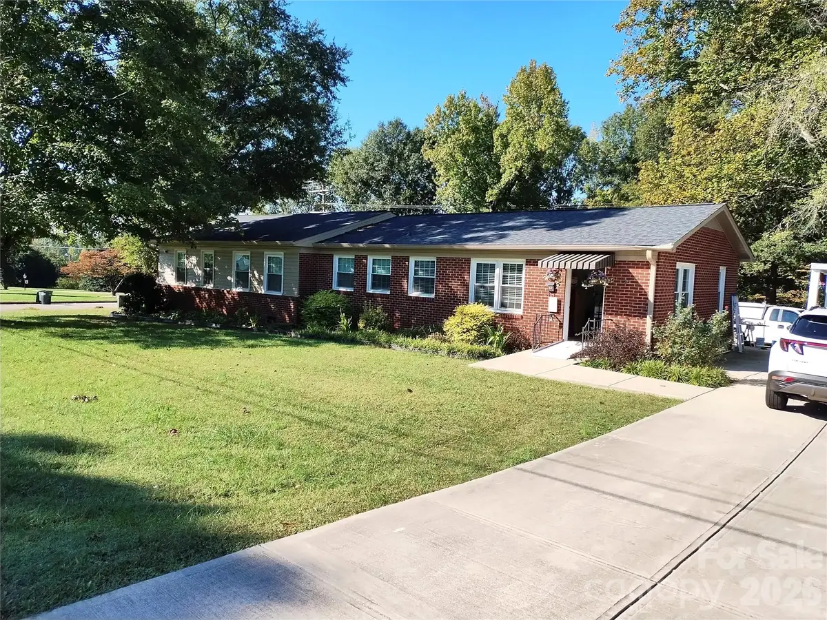 300 W J Street, Newton, NC 28658 - #1