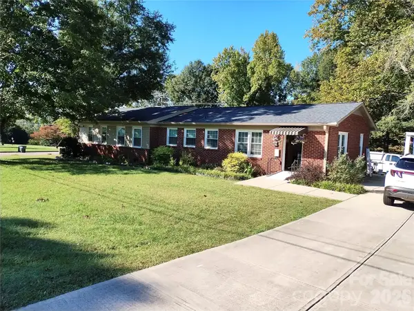 300 W J Street, Newton, NC 28658