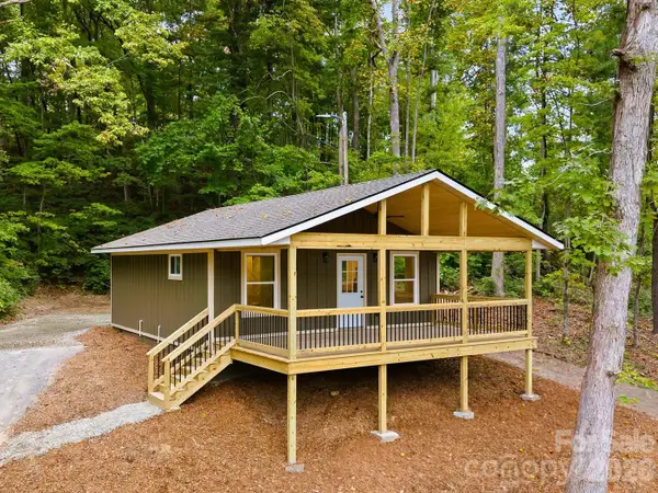 202 Lyndhurst Drive, Hendersonville, NC 28791
