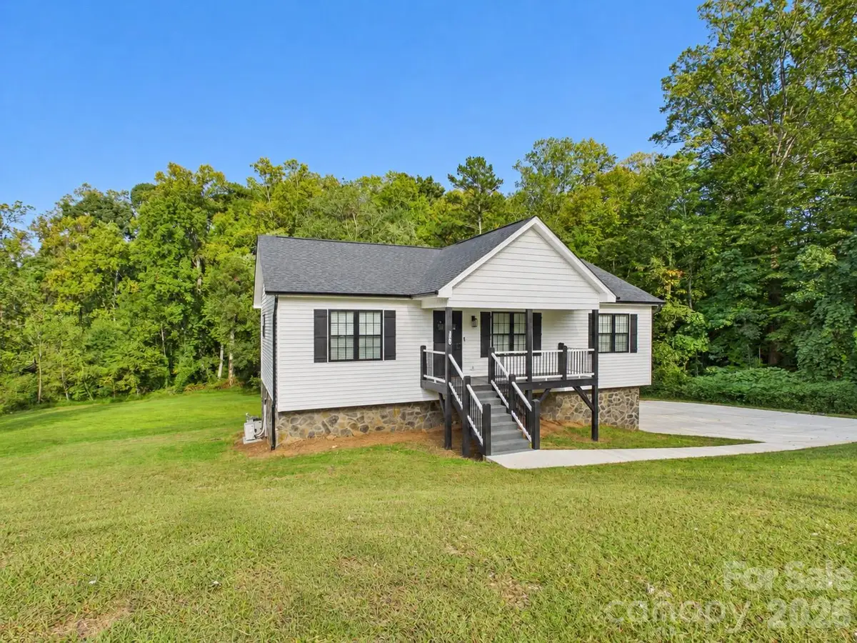 180 29th Avenue Place Nw, Hickory, NC 28601 - #1