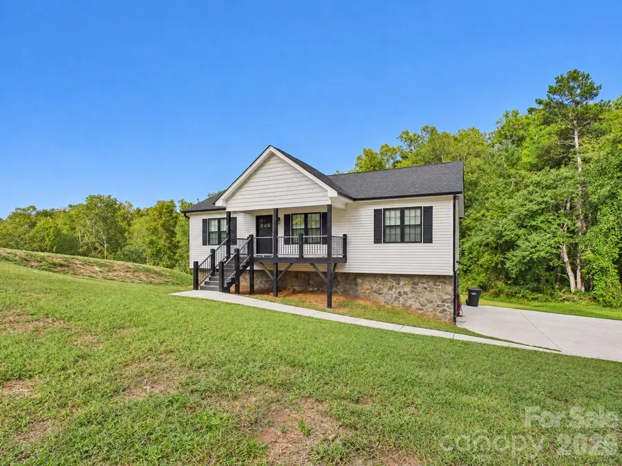 180 29th Avenue Place Nw, Hickory, NC 28601 - #3