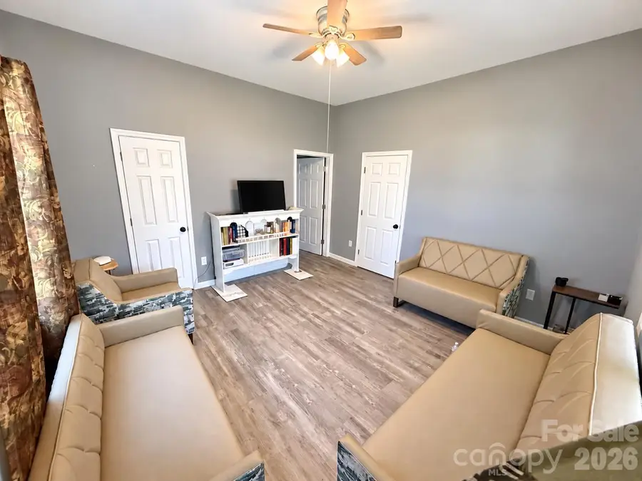 745 6th Avenue Sw, Hickory, NC 28602 - #3