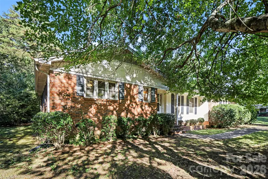 402 Sunset Circle, Dallas, NC 28034 - #2