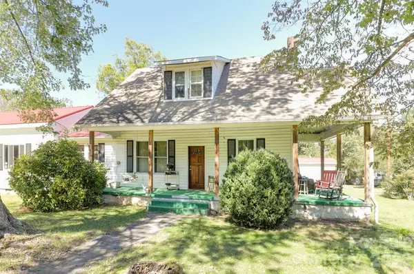 44 B Street, East Flat Rock, NC 28726