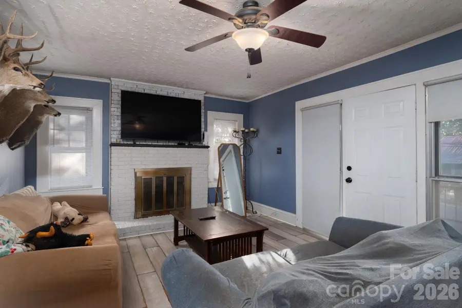 407 3rd Avenue Se, Hickory, NC 28602 - #3