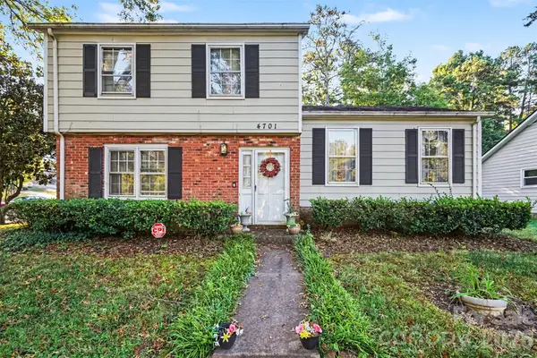 4701 Farm Pond Lane, Charlotte, NC 28212