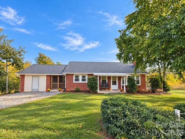 683 Mcdaniel Road, Lake Lure, NC 28746
