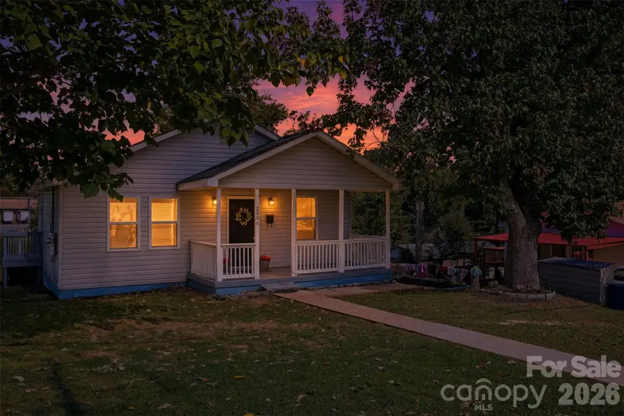 2996 1st Avenue Nw, Hickory, NC 28601 - #2