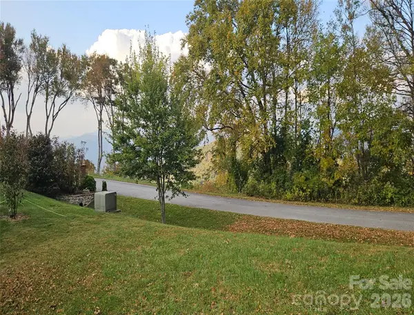 56 N Snow Ridge Drive #9, Hendersonville, NC 28792
