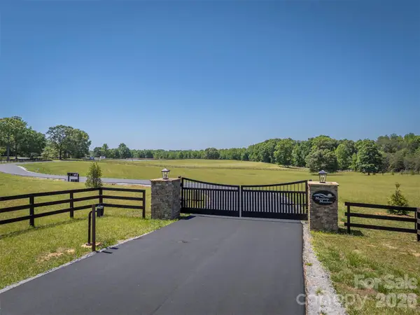 62 Mountain Meadows Lane, Tryon, NC 28782