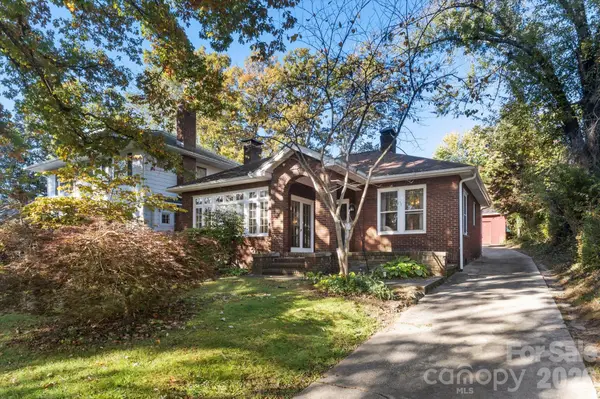 1527 Druid Hills Avenue, Hendersonville, NC 28791
