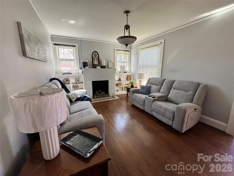 323 4th Street Place Sw, Hickory, NC 28602 - #2