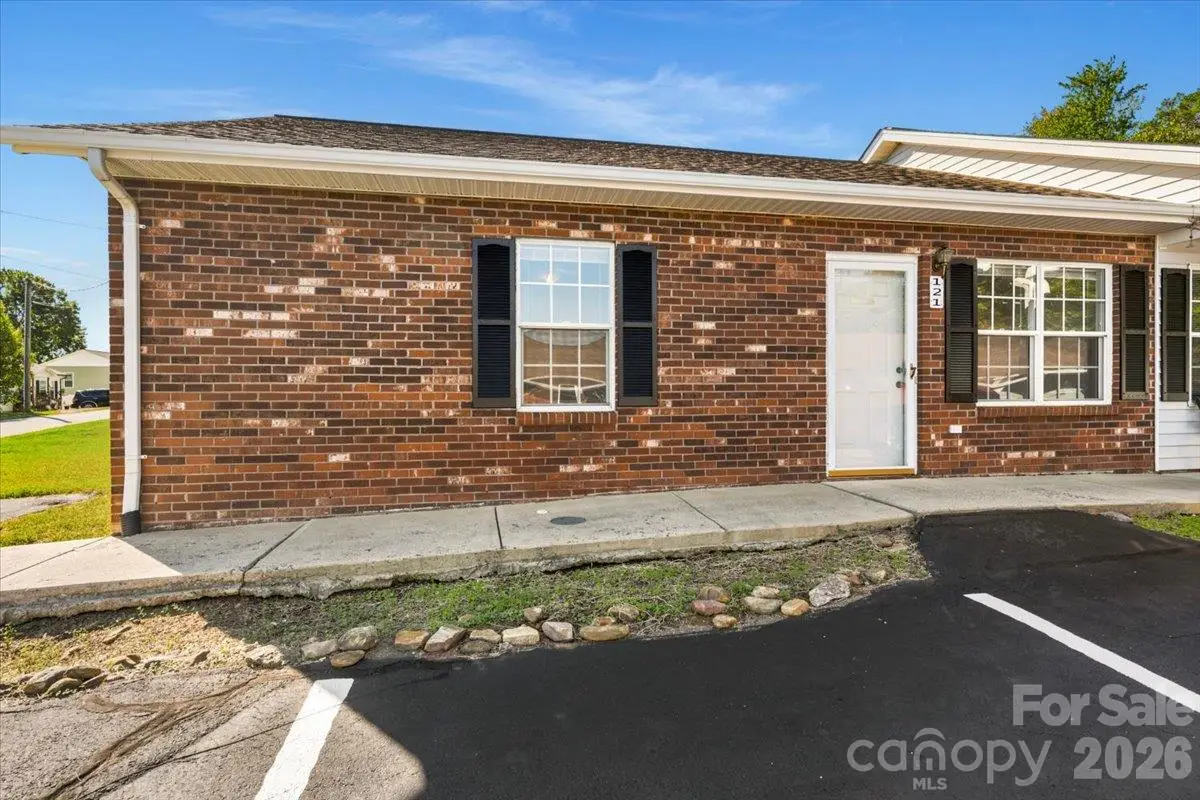 121 24th Street Nw, Hickory, NC 28601 - #1