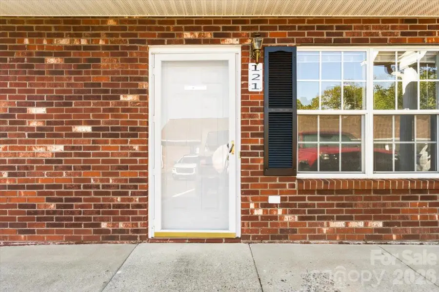 121 24th Street Nw, Hickory, NC 28601 - #3