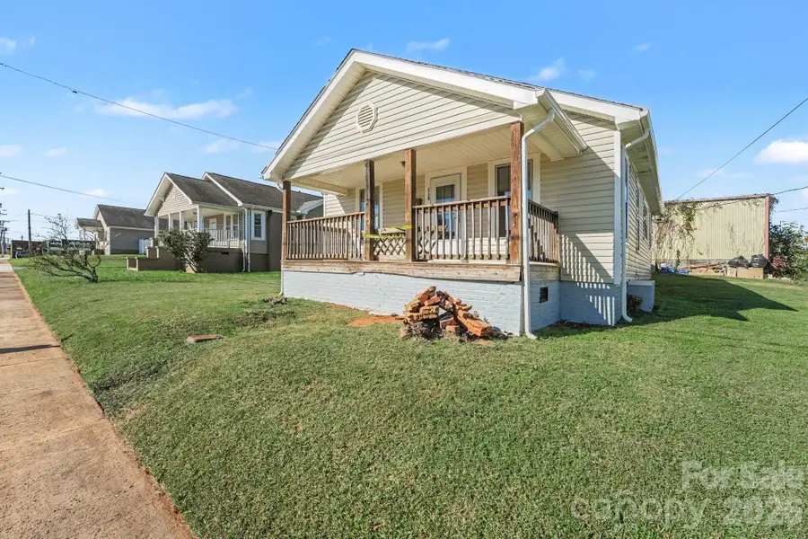 216 N Brady Avenue, Newton, NC 28658 - #2