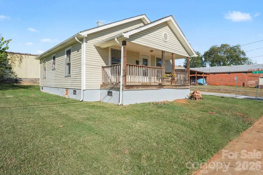 216 N Brady Avenue, Newton, NC 28658 - #3