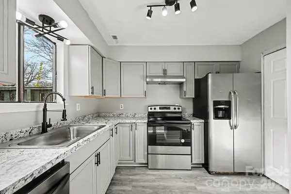 6134 Bent Tree Court, Charlotte, NC 28212