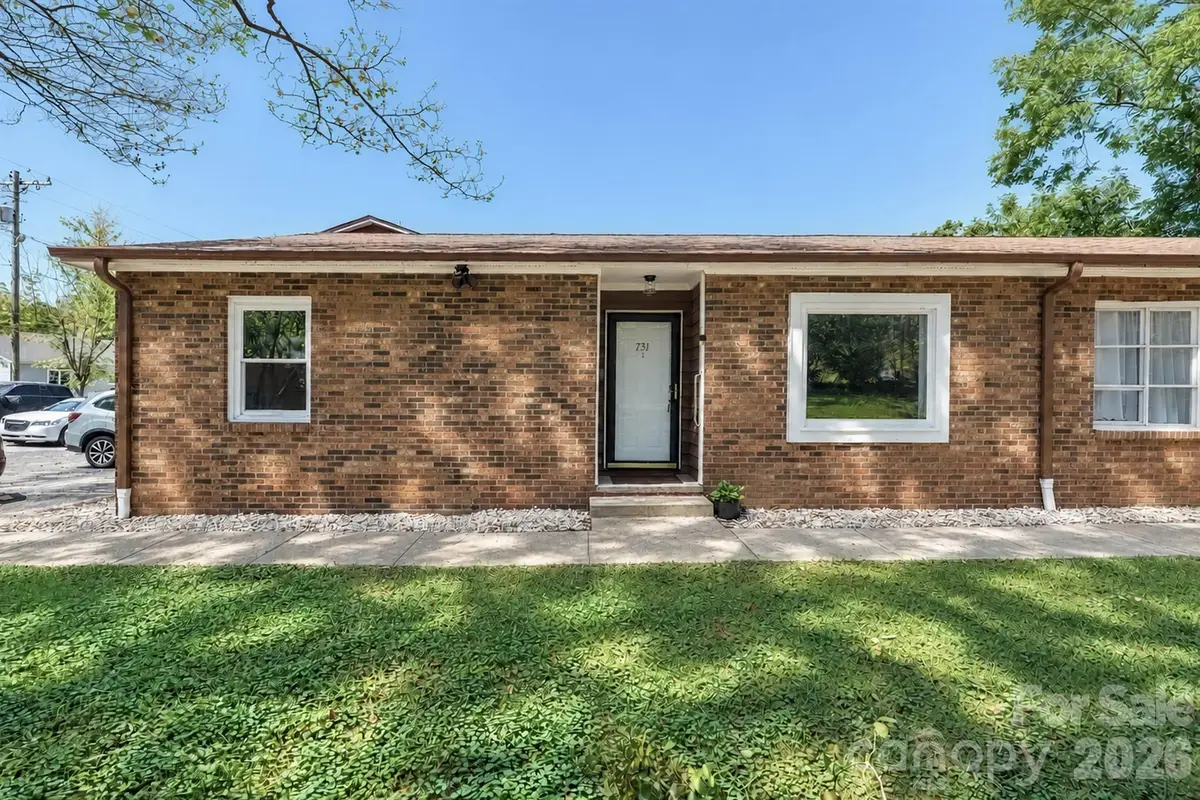 731 10th Avenue Ne, Hickory, NC 28601 - #1