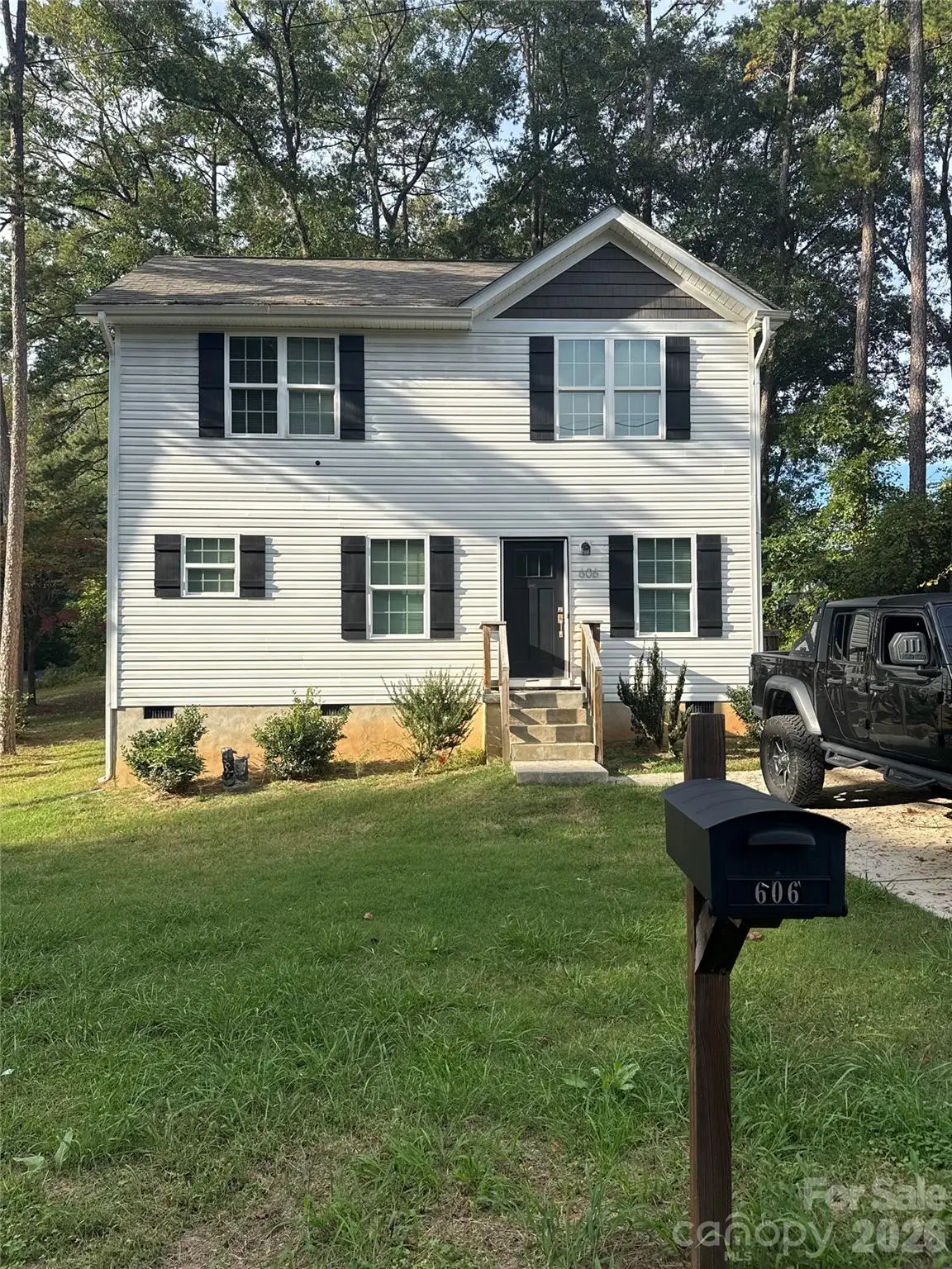 606 W Border Street, Dallas, NC 28034 - #1