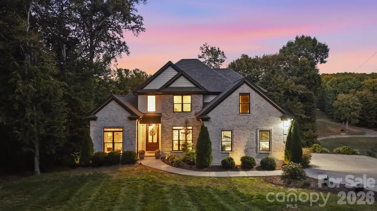 647 Victoria Lane, Hickory, NC 28601 - #1
