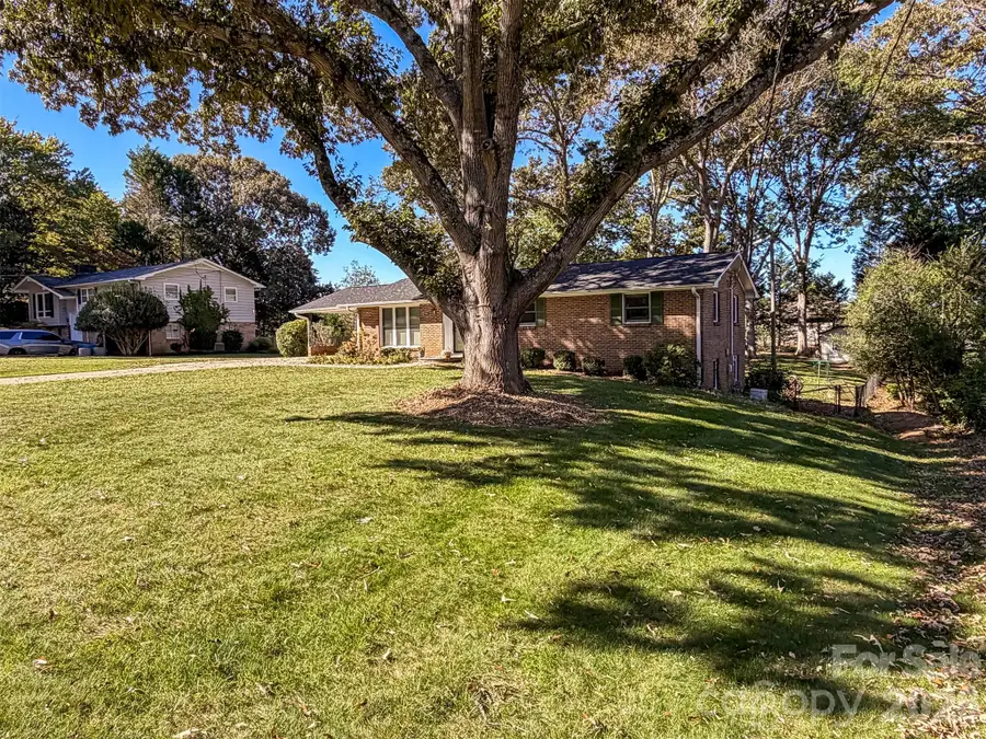 3211 7th Street Drive Ne, Hickory, NC 28601 - #2