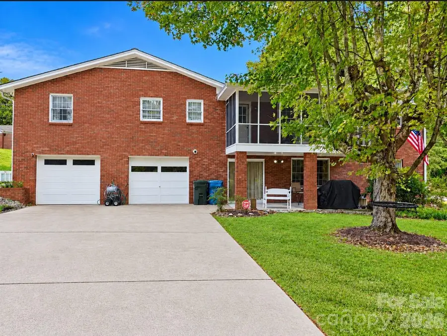 604 12th Avenue Ne, Hickory, NC 28601 - #2