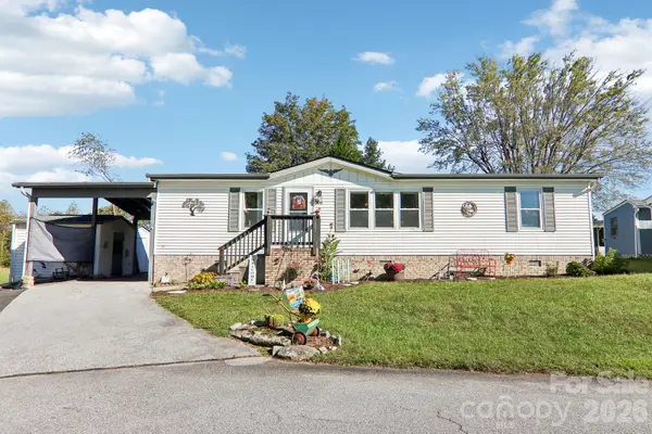 304 Meadowbrook Court, Hendersonville, NC 28792