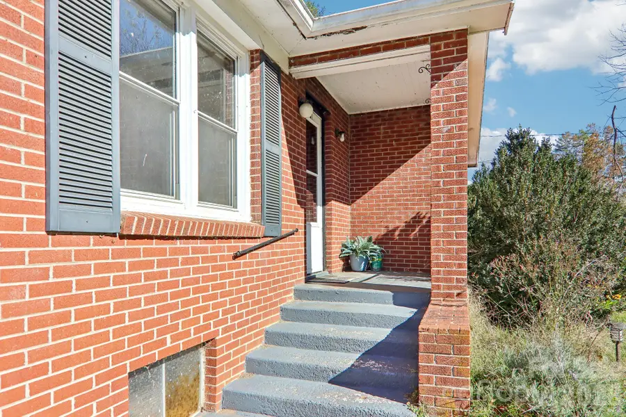 81 Clement Street, Waynesville, NC 28786 - #2
