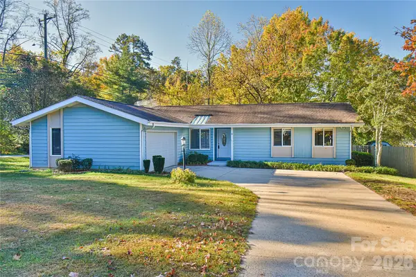 4 Knoll Ridge Drive, Asheville, NC 28804