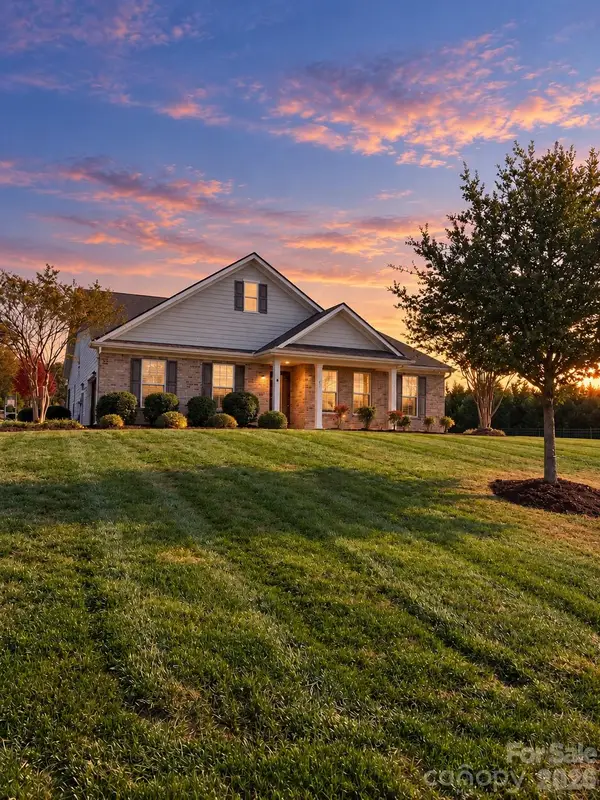 105 Kenna Court, Matthews, NC 28104