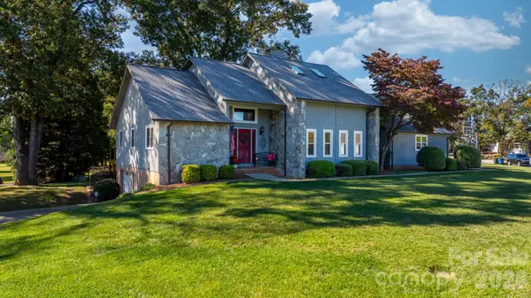 4056 Shadowood Lane, Hickory, NC 28601