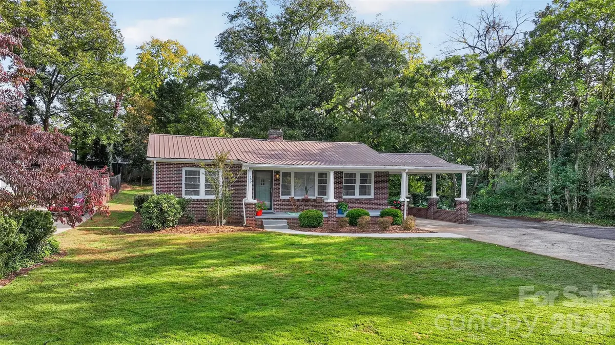 400 7th Avenue Place Nw, Hickory, NC 28601 - #1